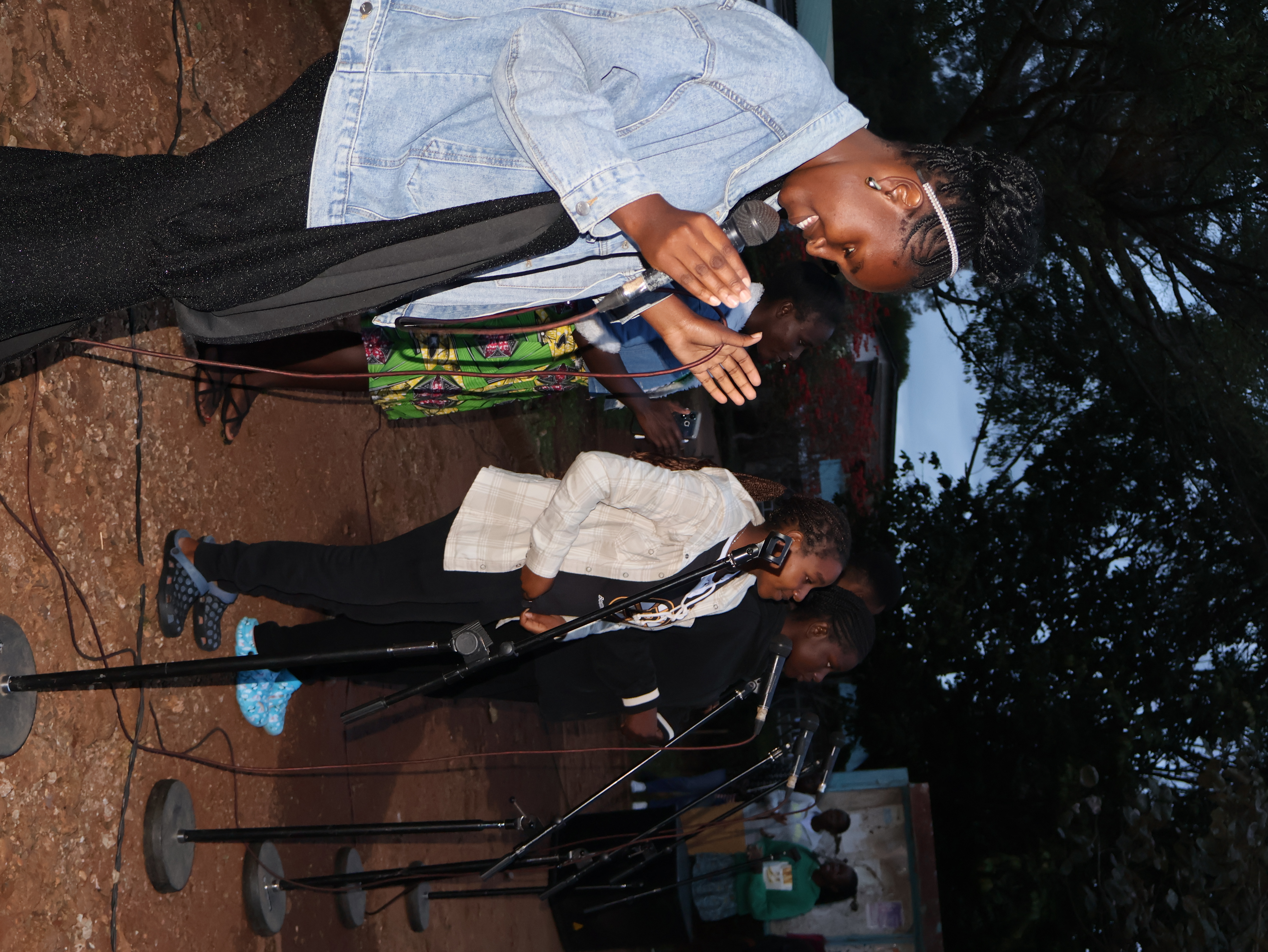 Students sharing the gospel during Evangelism Week